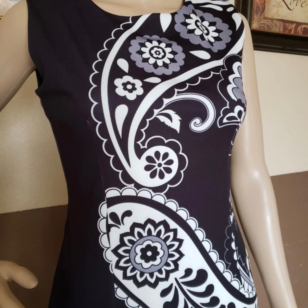 DRESS SIZE SMALL - Picture 2 of 4